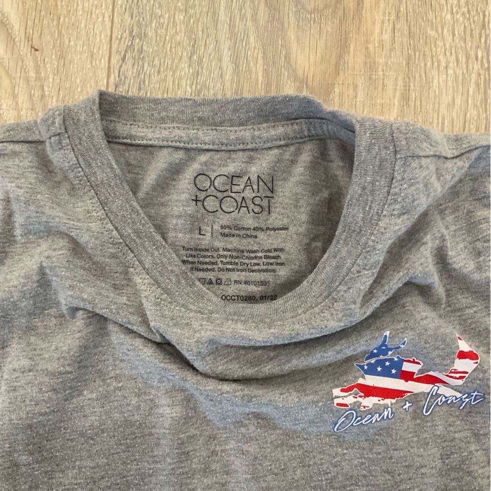 Ocean + coast American flag Gray Graphic T-Shirt - Picture 3 of 3